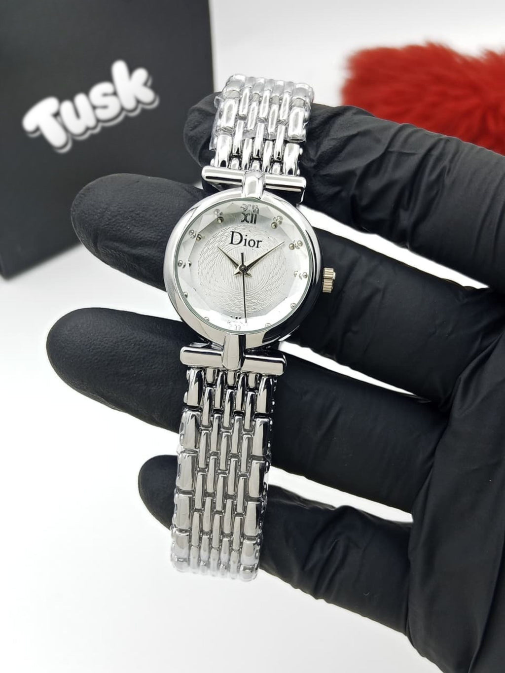 DR Classic Round Dial Women’s Wrist Watch - Silver