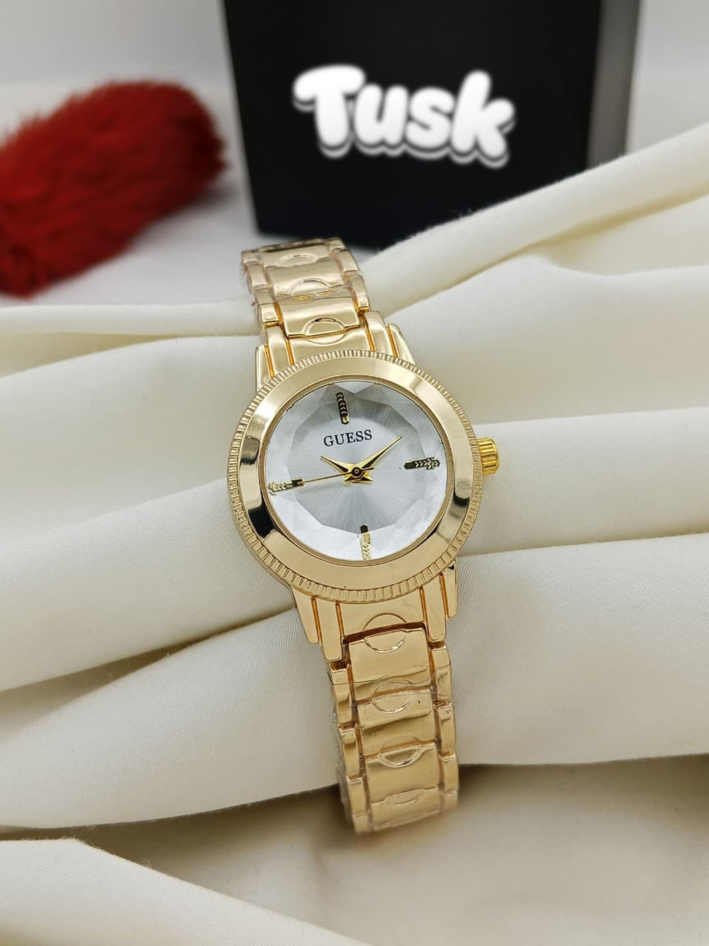 GS Elegant Round Dial Ladies Wristwatch - Golden White