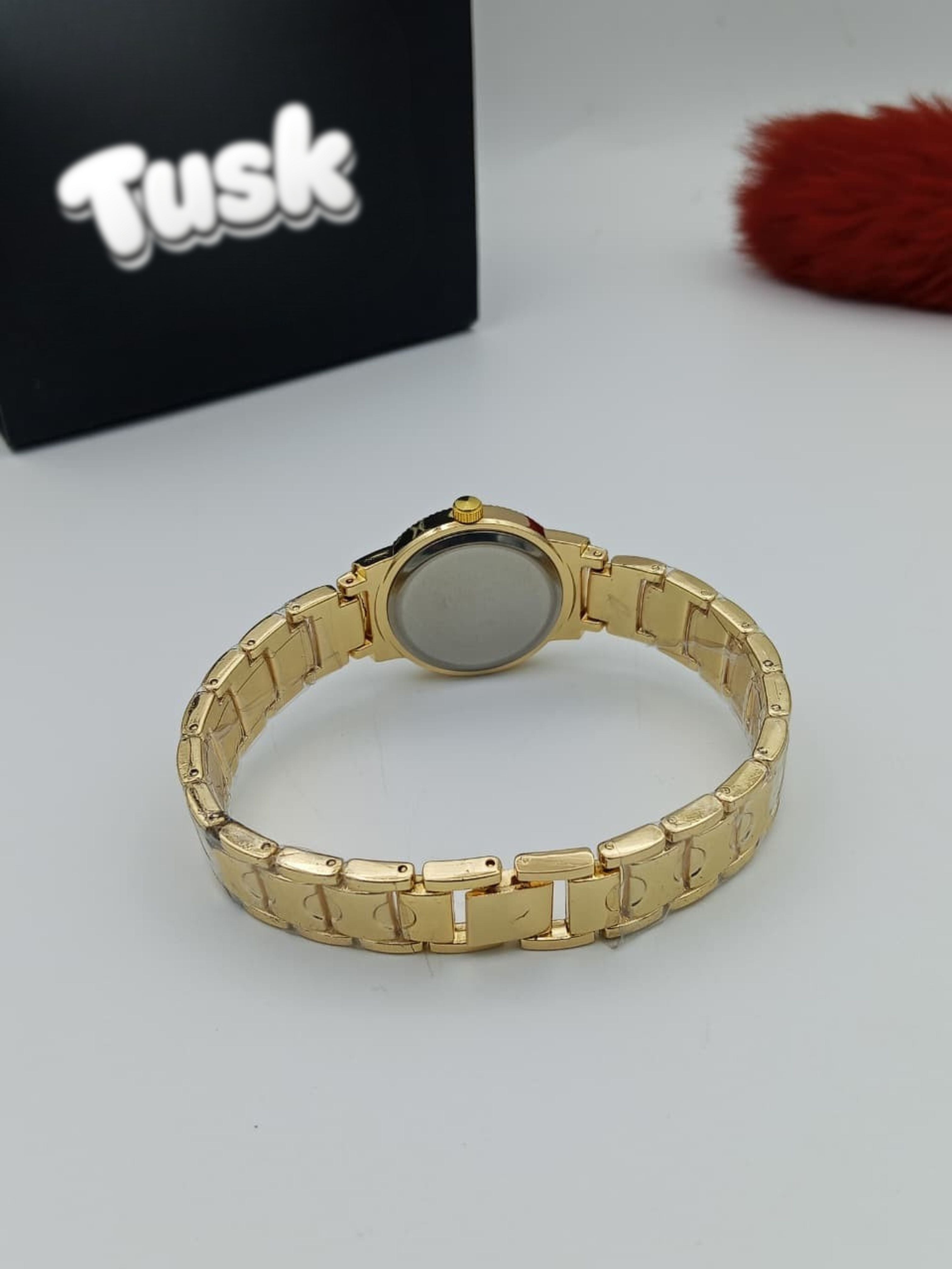 Guess Elegant Round Dial Ladies Wristwatch - Golden White