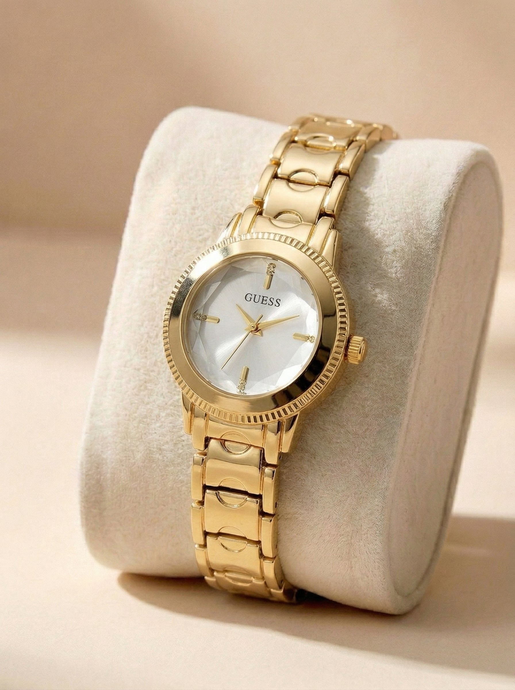 GS Elegant Round Dial Ladies Wristwatch - Golden White